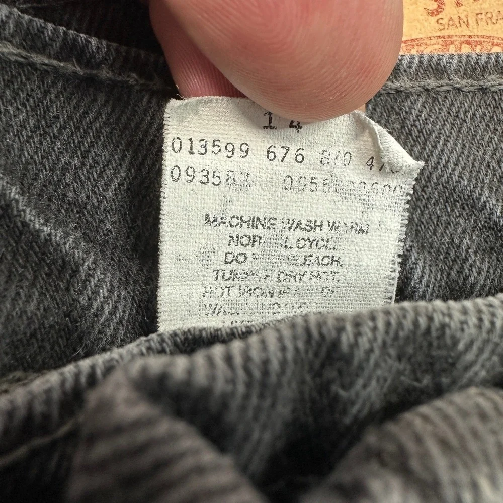 Levi's 550 Jeans Black Relaxed Fit Tapered Leg VTG Made in Canada / Men's 38x32